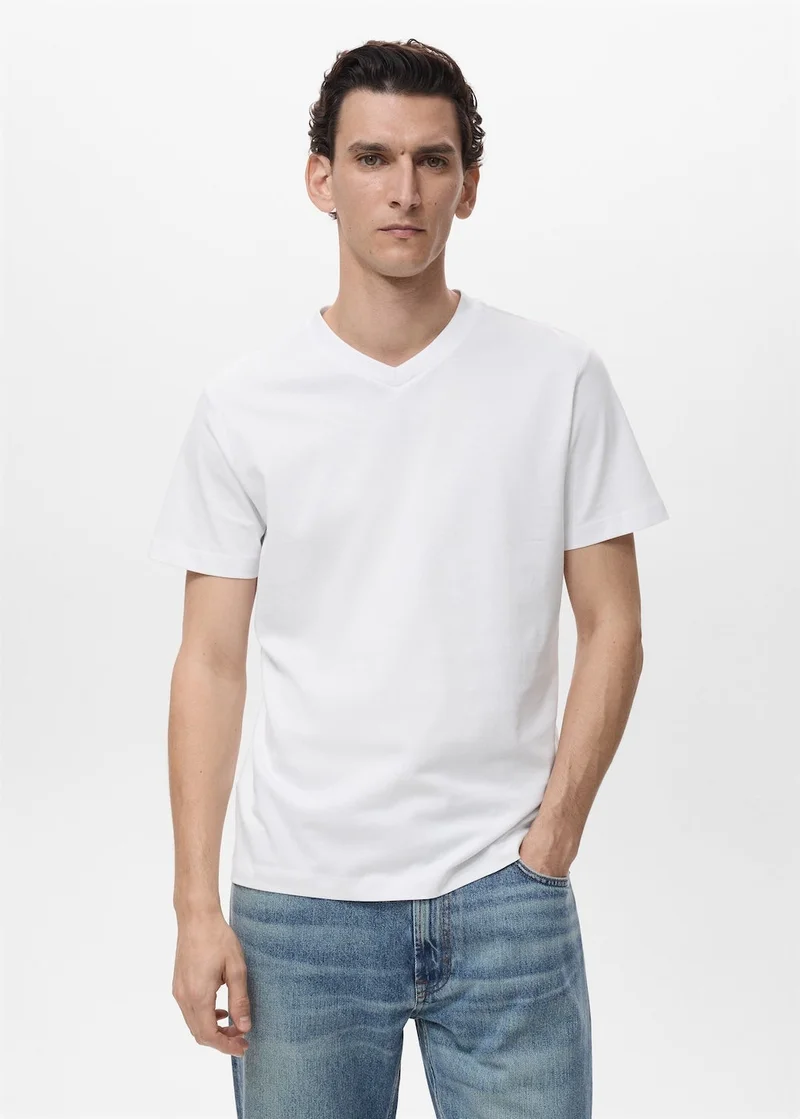 مانجو مان تيشيرت بياقة على شكل حرف